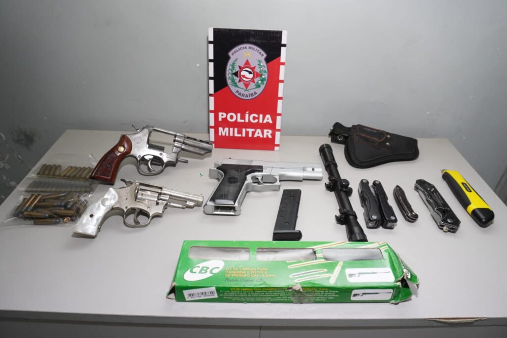 Estudante é flagrado pela PM com armas, munições e canivetes em escola da cidade de Sapé